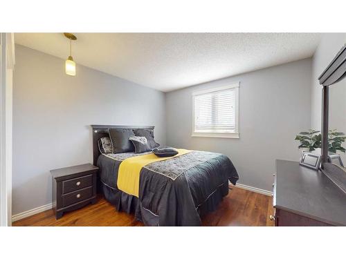 181 Beale Crescent, Fort Mcmurray, AB - Indoor Photo Showing Bedroom