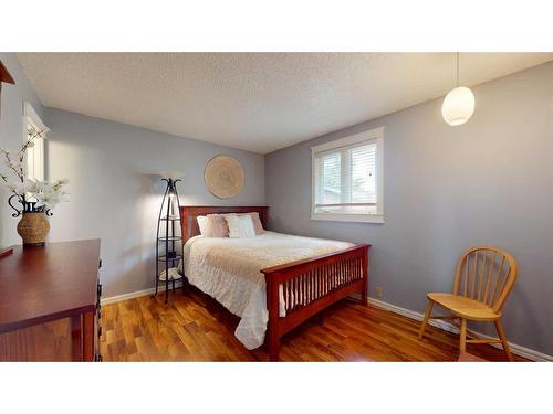 181 Beale Crescent, Fort Mcmurray, AB - Indoor Photo Showing Bedroom