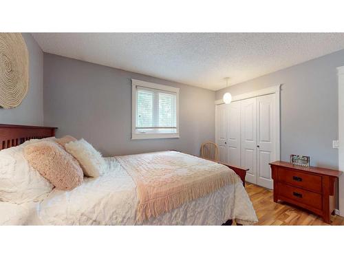 181 Beale Crescent, Fort Mcmurray, AB - Indoor Photo Showing Bedroom