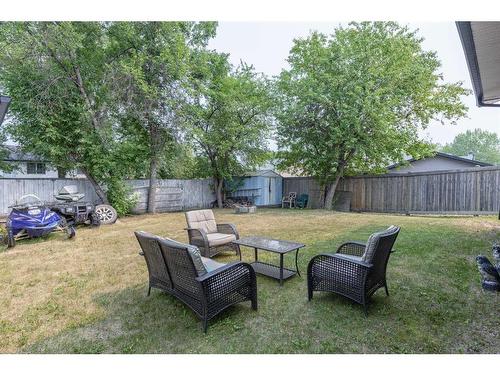 181 Beale Crescent, Fort Mcmurray, AB - Outdoor With Backyard