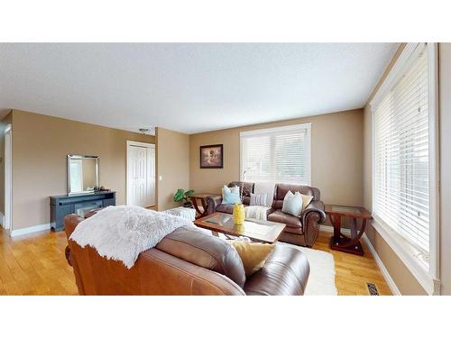 181 Beale Crescent, Fort Mcmurray, AB - Indoor Photo Showing Other Room