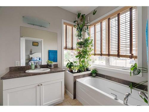 185 Blue Jay Road, Fort Mcmurray, AB - Indoor Photo Showing Bathroom