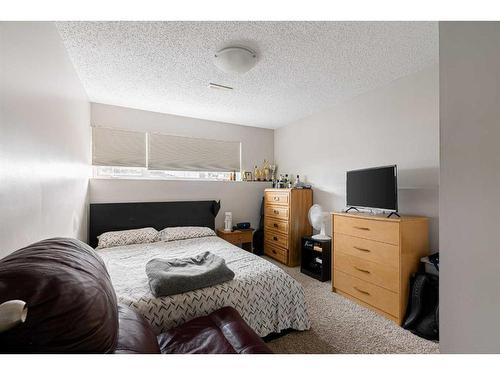 185 Blue Jay Road, Fort Mcmurray, AB - Indoor Photo Showing Bedroom