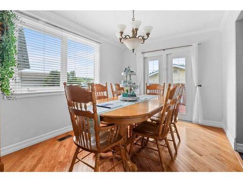 178 Highland Close, Fort Mcmurray, AB - Indoor Photo Showing Dining Room