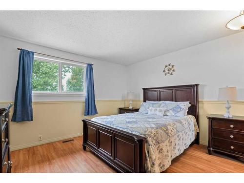 178 Highland Close, Fort Mcmurray, AB - Indoor Photo Showing Bedroom