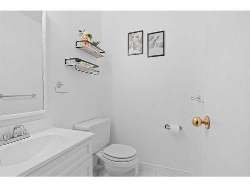 178 Highland Close, Fort Mcmurray, AB - Indoor Photo Showing Bathroom