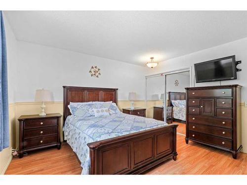 178 Highland Close, Fort Mcmurray, AB - Indoor Photo Showing Bedroom