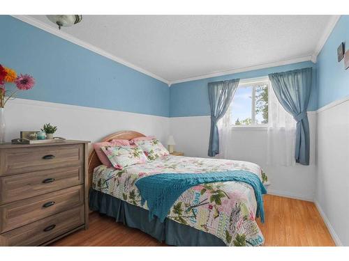 178 Highland Close, Fort Mcmurray, AB - Indoor Photo Showing Bedroom