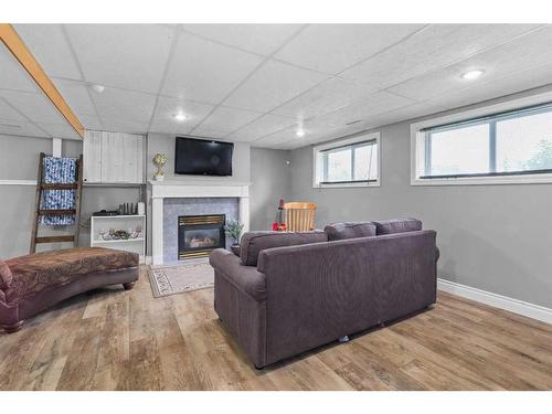 178 Highland Close, Fort Mcmurray, AB - Indoor With Fireplace