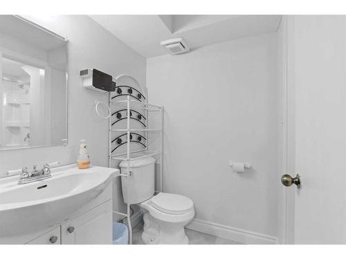 178 Highland Close, Fort Mcmurray, AB - Indoor Photo Showing Bathroom