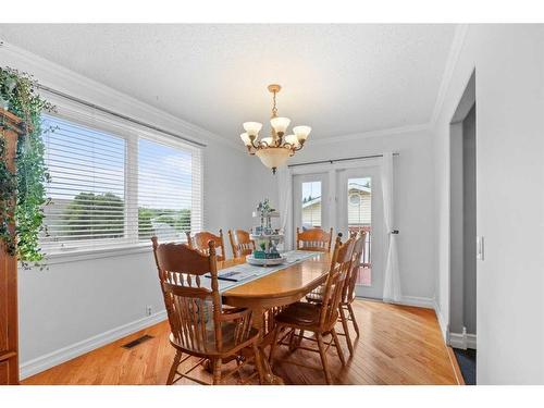 178 Highland Close, Fort Mcmurray, AB - Indoor Photo Showing Dining Room