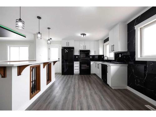 7 Berry Crescent, Fort Mcmurray, AB - Indoor Photo Showing Kitchen