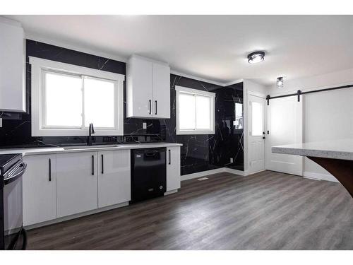 7 Berry Crescent, Fort Mcmurray, AB - Indoor Photo Showing Kitchen