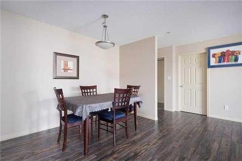 2301-200 Lougheed Drive, Fort Mcmurray, AB - Indoor Photo Showing Dining Room