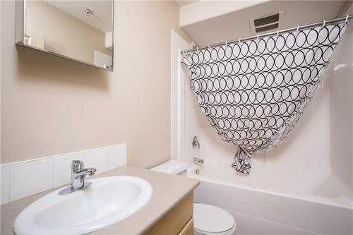 2301-200 Lougheed Drive, Fort Mcmurray, AB - Indoor Photo Showing Bathroom