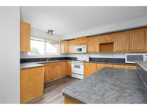 8-220 Swanson Crescent, Fort Mcmurray, AB - Indoor Photo Showing Kitchen With Double Sink