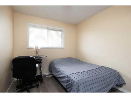 8-220 Swanson Crescent, Fort Mcmurray, AB - Indoor Photo Showing Bedroom