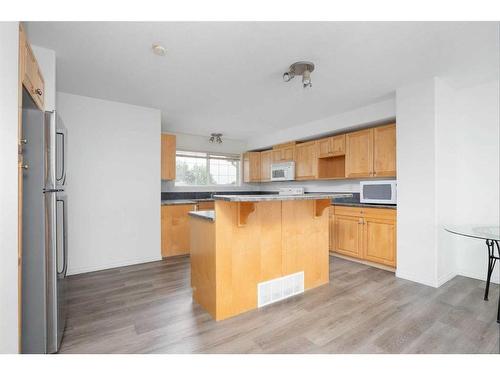 8-220 Swanson Crescent, Fort Mcmurray, AB - Indoor Photo Showing Kitchen