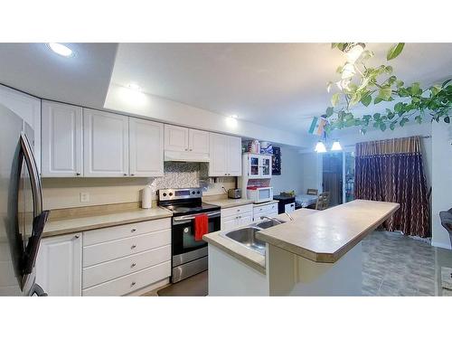 2-248C Grosbeak Way, Fort Mcmurray, AB - Indoor Photo Showing Kitchen With Stainless Steel Kitchen