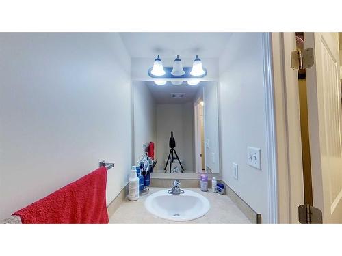 2-248C Grosbeak Way, Fort Mcmurray, AB - Indoor Photo Showing Bathroom