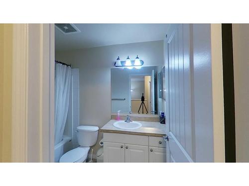 2-248C Grosbeak Way, Fort Mcmurray, AB - Indoor Photo Showing Bathroom