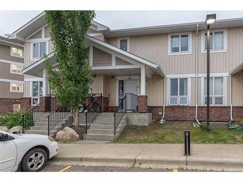 2-248C Grosbeak Way, Fort Mcmurray, AB - Outdoor With Facade