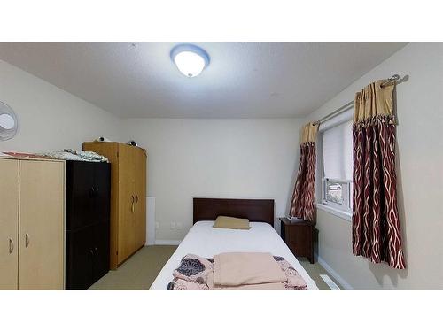 2-248C Grosbeak Way, Fort Mcmurray, AB - Indoor Photo Showing Bedroom