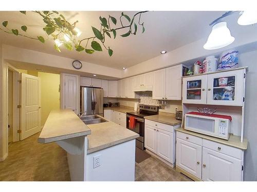 2-248C Grosbeak Way, Fort Mcmurray, AB - Indoor Photo Showing Kitchen With Double Sink