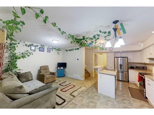 2-248C Grosbeak Way, Fort Mcmurray, AB - Indoor Photo Showing Kitchen