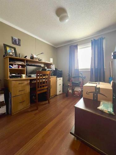 252 Belgian Green, Fort Mcmurray, AB - Indoor Photo Showing Office