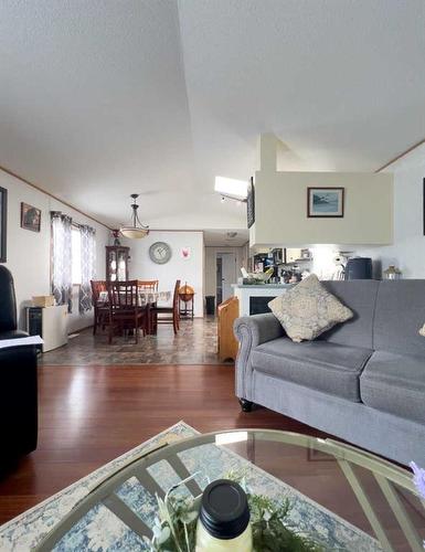 252 Belgian Green, Fort Mcmurray, AB - Indoor Photo Showing Living Room