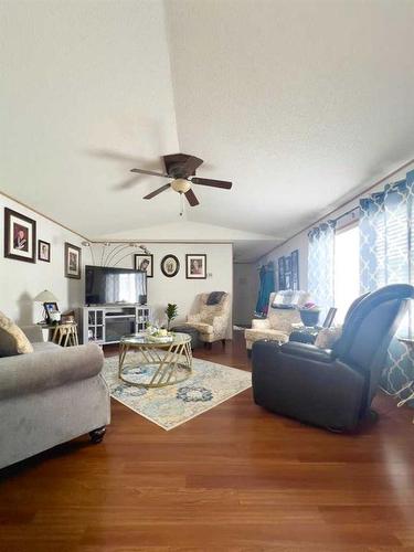 252 Belgian Green, Fort Mcmurray, AB - Indoor Photo Showing Living Room