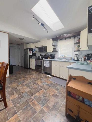 252 Belgian Green, Fort Mcmurray, AB - Indoor Photo Showing Kitchen