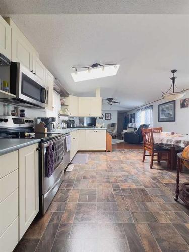 252 Belgian Green, Fort Mcmurray, AB - Indoor Photo Showing Kitchen