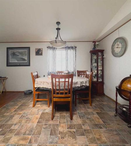 252 Belgian Green, Fort Mcmurray, AB - Indoor Photo Showing Dining Room