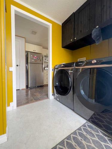 252 Belgian Green, Fort Mcmurray, AB - Indoor Photo Showing Laundry Room