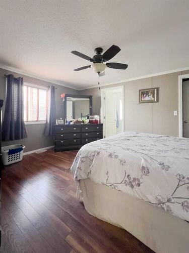 252 Belgian Green, Fort Mcmurray, AB - Indoor Photo Showing Bedroom