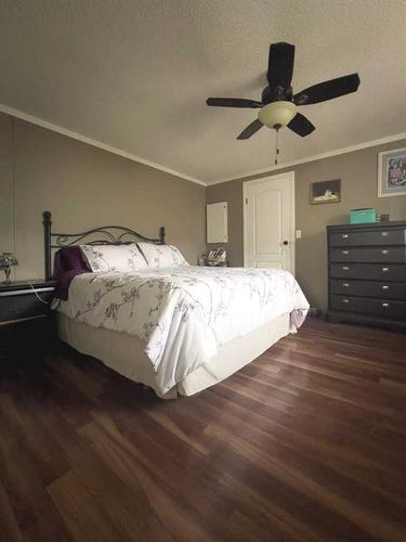 252 Belgian Green, Fort Mcmurray, AB - Indoor Photo Showing Bedroom