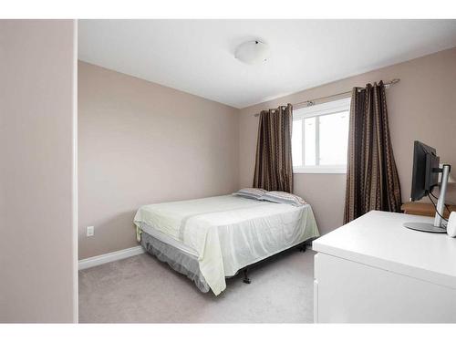 149 Pintail Place, Fort Mcmurray, AB - Indoor Photo Showing Bedroom