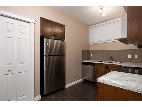 149 Pintail Place, Fort Mcmurray, AB - Indoor Photo Showing Kitchen With Double Sink