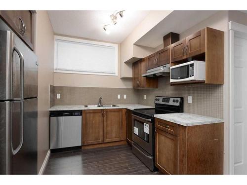 149 Pintail Place, Fort Mcmurray, AB - Indoor Photo Showing Kitchen With Double Sink