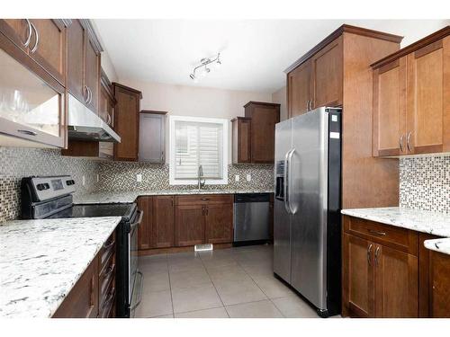 149 Pintail Place, Fort Mcmurray, AB - Indoor Photo Showing Kitchen With Double Sink With Upgraded Kitchen