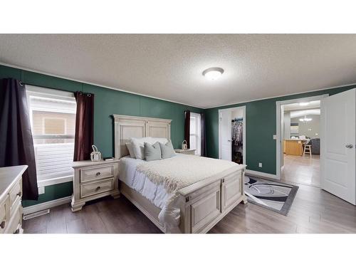 369 Ash Way, Fort Mcmurray, AB - Indoor Photo Showing Bedroom