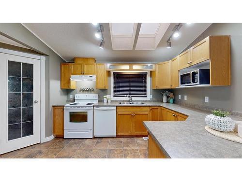 369 Ash Way, Fort Mcmurray, AB - Indoor Photo Showing Kitchen With Double Sink