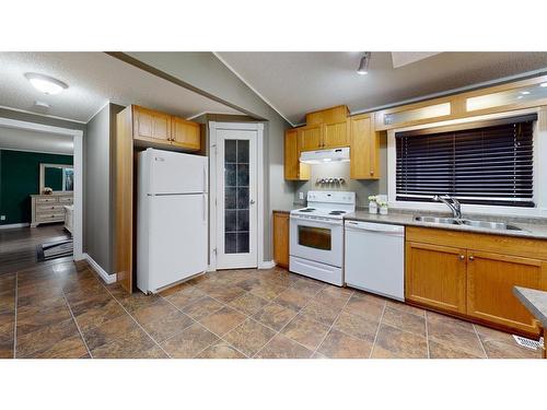 369 Ash Way, Fort Mcmurray, AB - Indoor Photo Showing Kitchen With Double Sink