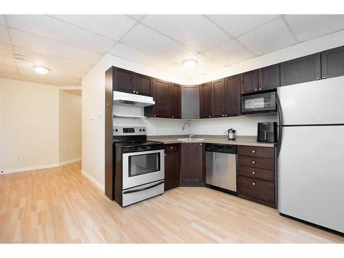 194 Pacific Crescent, Fort Mcmurray, AB - Indoor Photo Showing Kitchen