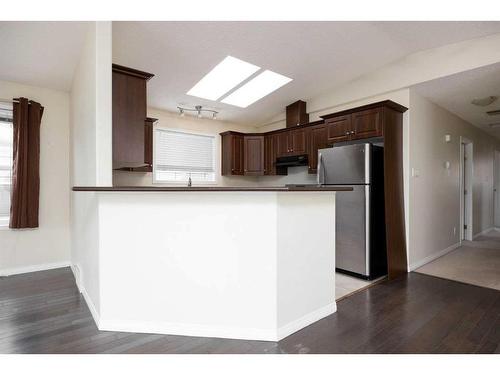 194 Pacific Crescent, Fort Mcmurray, AB - Indoor Photo Showing Kitchen