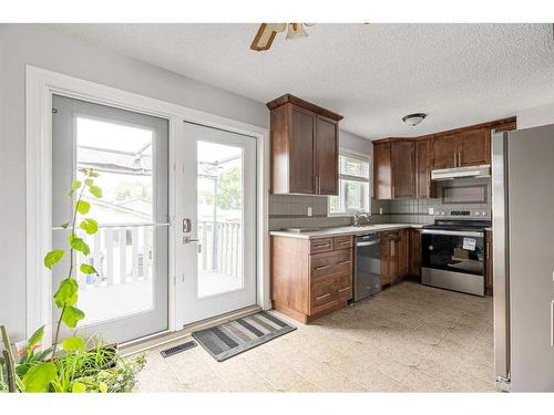 141 Silica Place, Fort Mcmurray, AB - Indoor Photo Showing Kitchen