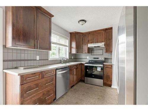 141 Silica Place, Fort Mcmurray, AB - Indoor Photo Showing Kitchen