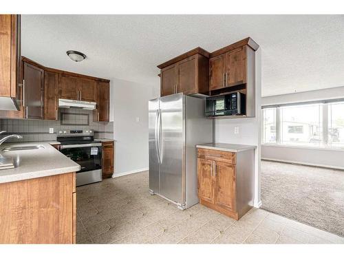 141 Silica Place, Fort Mcmurray, AB - Indoor Photo Showing Kitchen With Double Sink